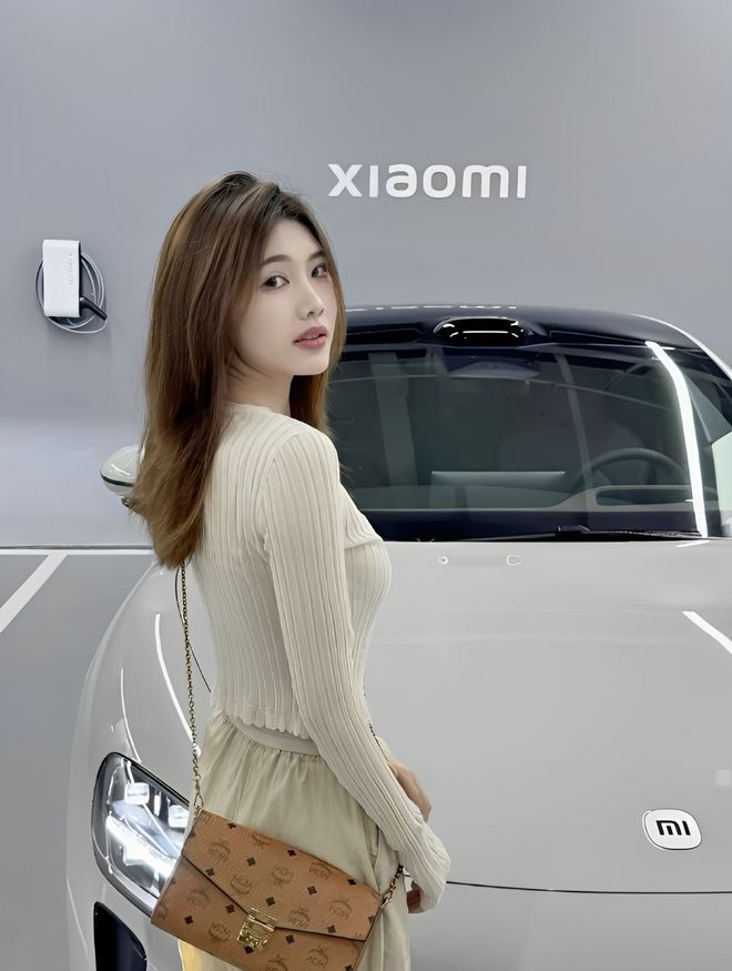 车主质量都这么高的吗？仙女也就长这样吧不朽情缘电子游戏网址小米SU7的美女(图3)