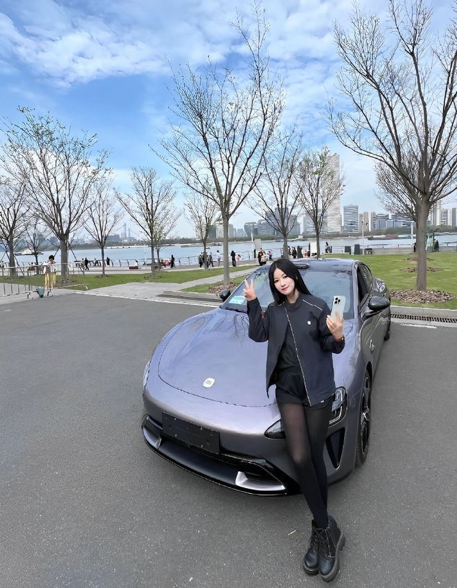 车主质量都这么高的吗？仙女也就长这样吧不朽情缘电子游戏网址小米SU7的美女(图9)