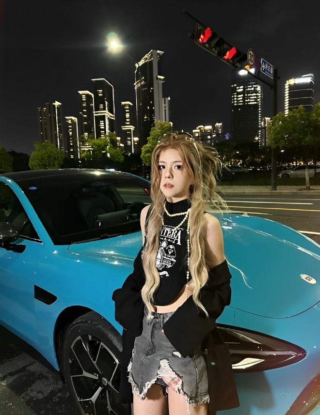 车主质量都这么高的吗？仙女也就长这样吧不朽情缘电子游戏网址小米SU7的美女(图8)