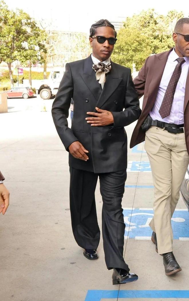 专辑封面他们还让法院变成秀场？不朽情缘平台登录网页庭审图变(图36)