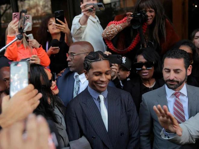 专辑封面他们还让法院变成秀场？不朽情缘平台登录网页庭审图变(图50)