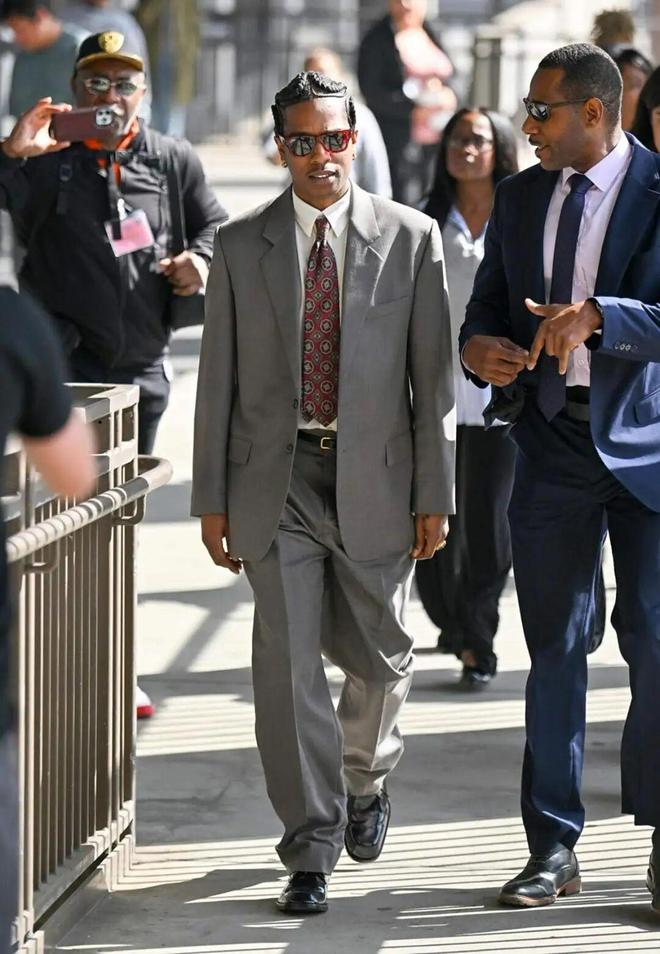 专辑封面他们还让法院变成秀场？不朽情缘平台登录网页庭审图变(图53)