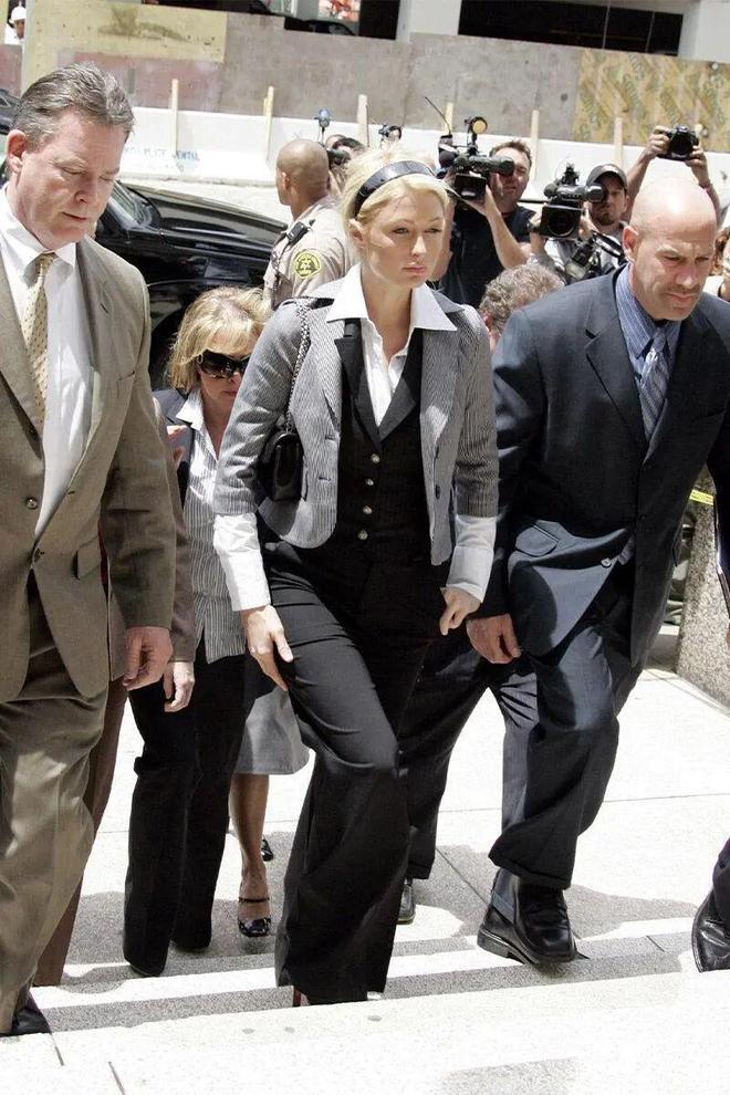 专辑封面他们还让法院变成秀场？不朽情缘平台登录网页庭审图变(图56)